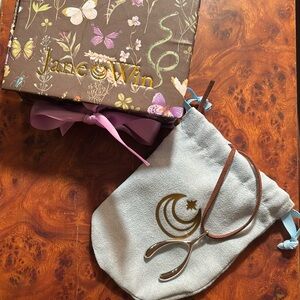 Jane Win Wishbone Pendant